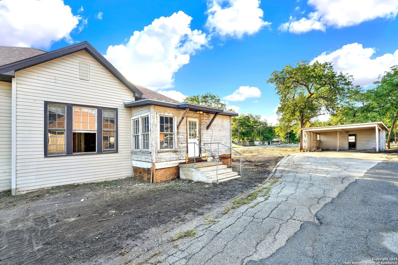 1901 19th Street Hondo TX 78861