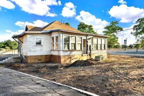 1901 19th Street Hondo TX 78861