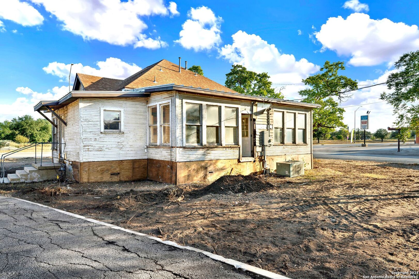 1901 19th Street Hondo TX 78861