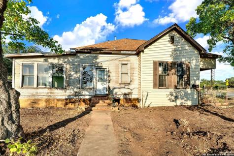 1901 19th Street Hondo TX 78861