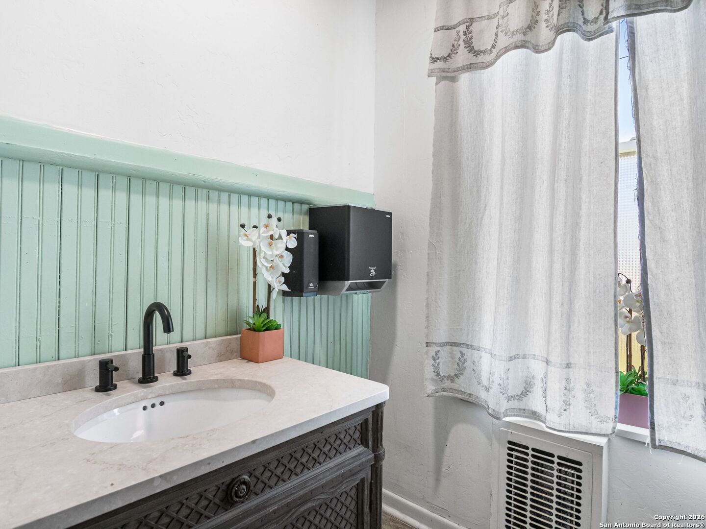 702 Front Street Comfort TX 78013