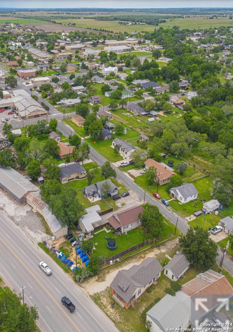 117 S Storts Poth TX 78147