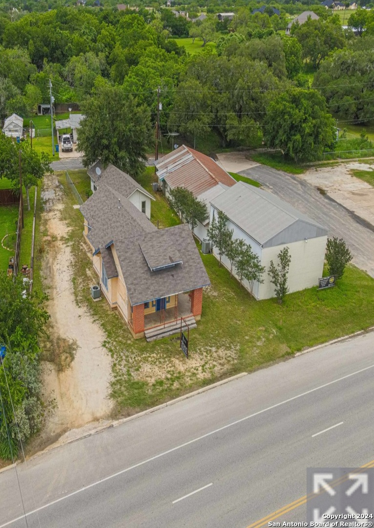 117 S Storts Poth TX 78147