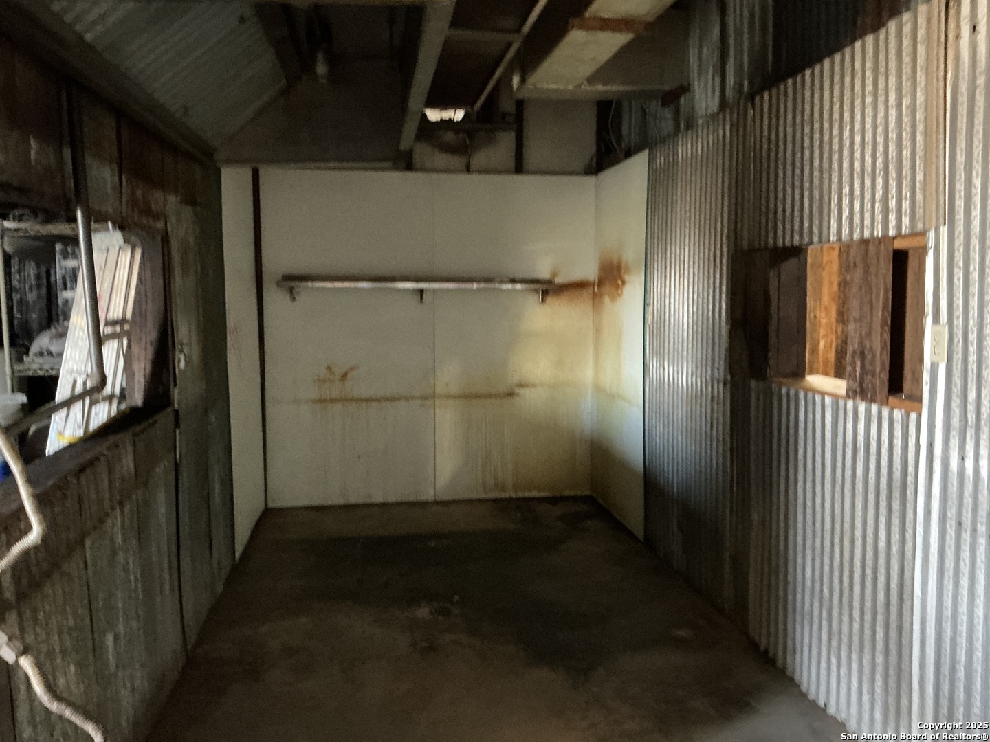 204 E Central Avenue Nixon TX 78140