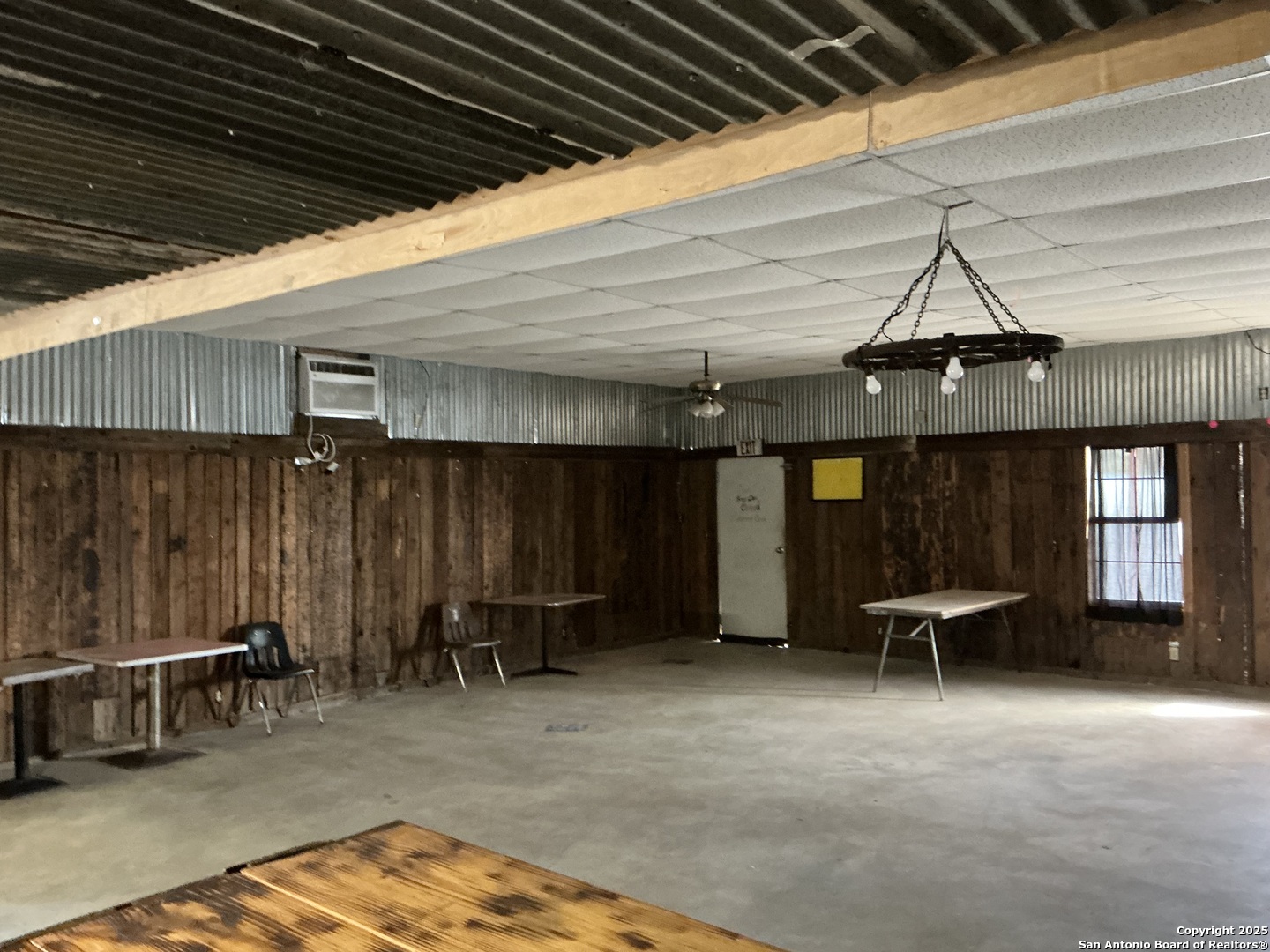 204 E Central Avenue Nixon TX 78140