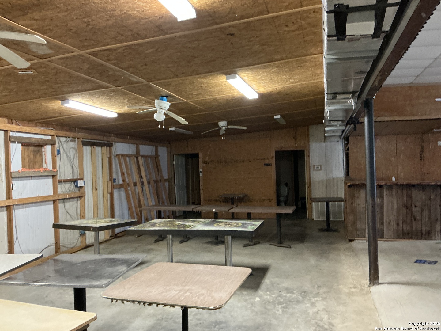 204 E Central Avenue Nixon TX 78140