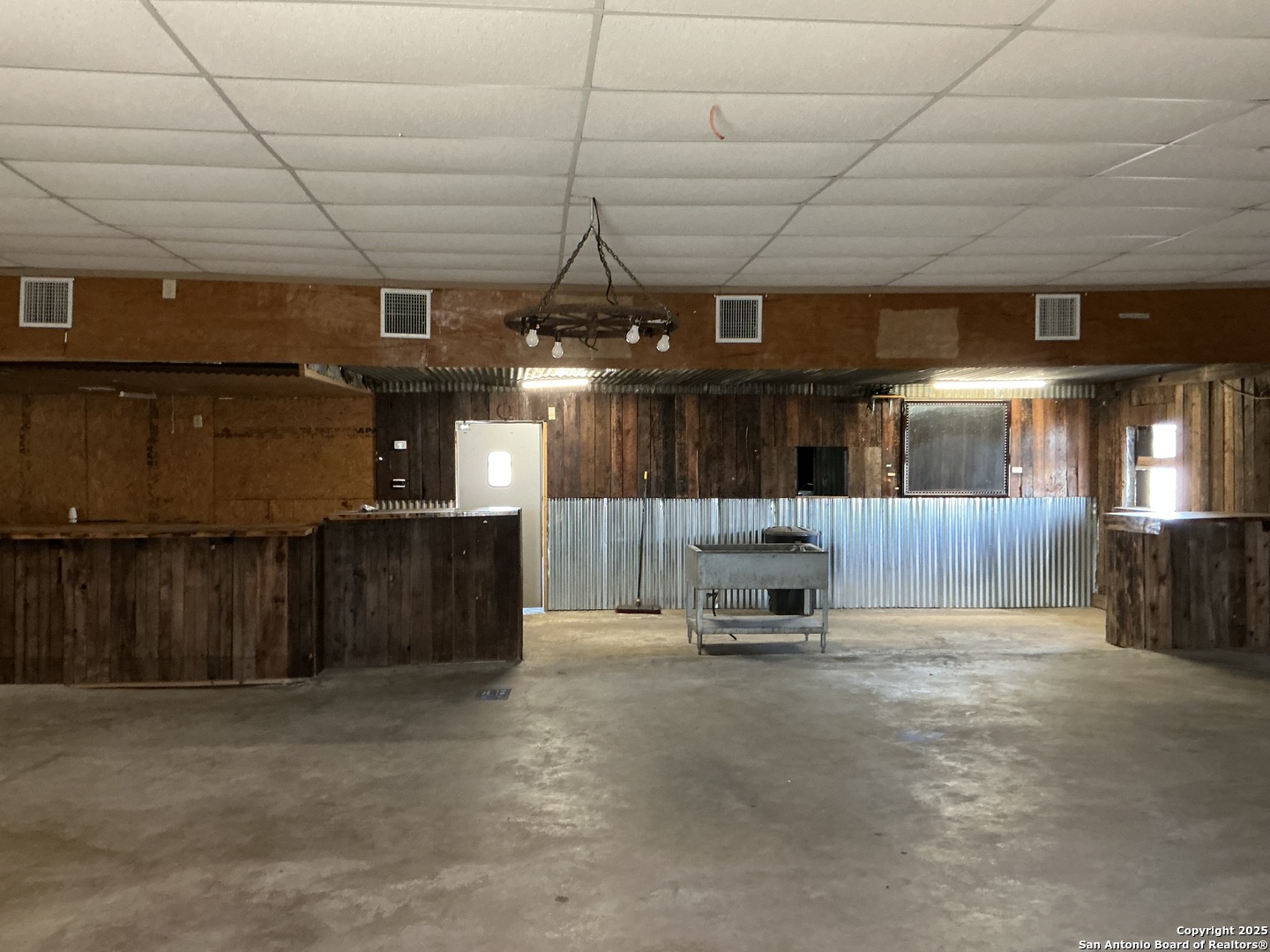 204 E Central Avenue Nixon TX 78140