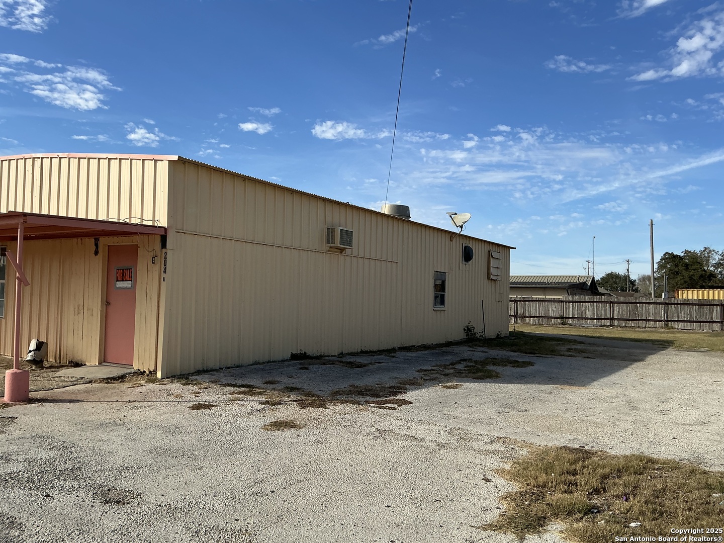 204 E Central Avenue Nixon TX 78140