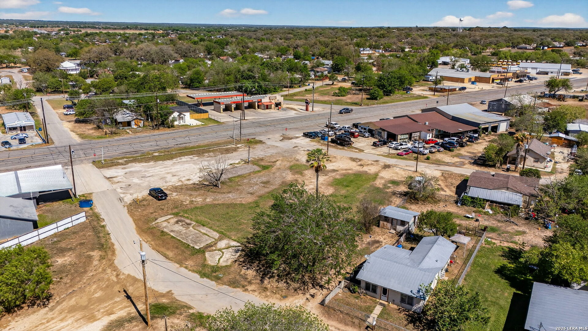 518 N Teel Devine TX 78016