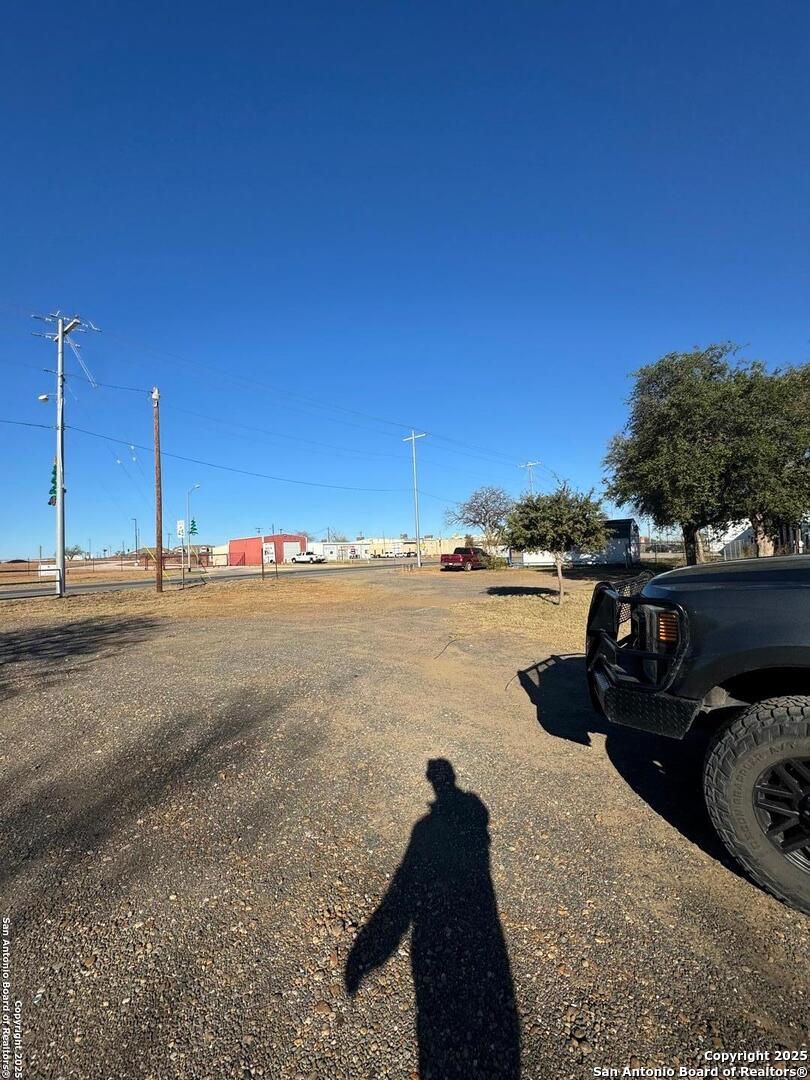 606 N Main Cotulla TX 78014