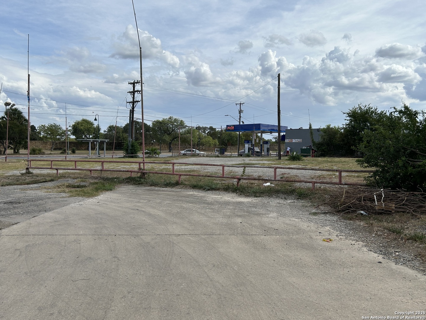 3211 Roosevelt San Antonio TX 78214