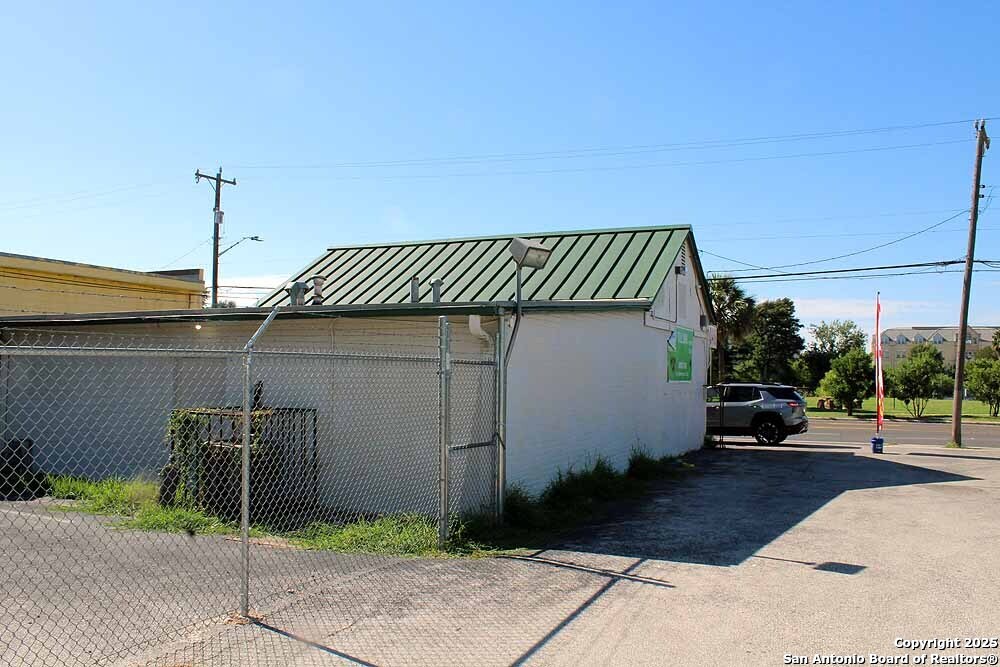 3815 W Commerce San Antonio TX 78207