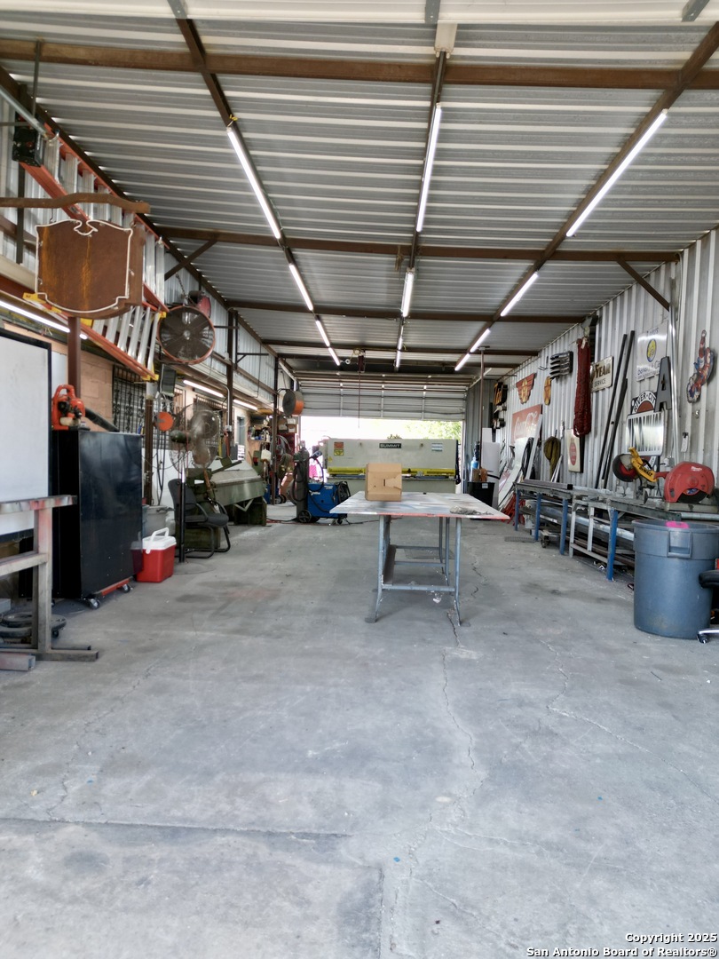 5250 W Commerce San Antonio TX 78237