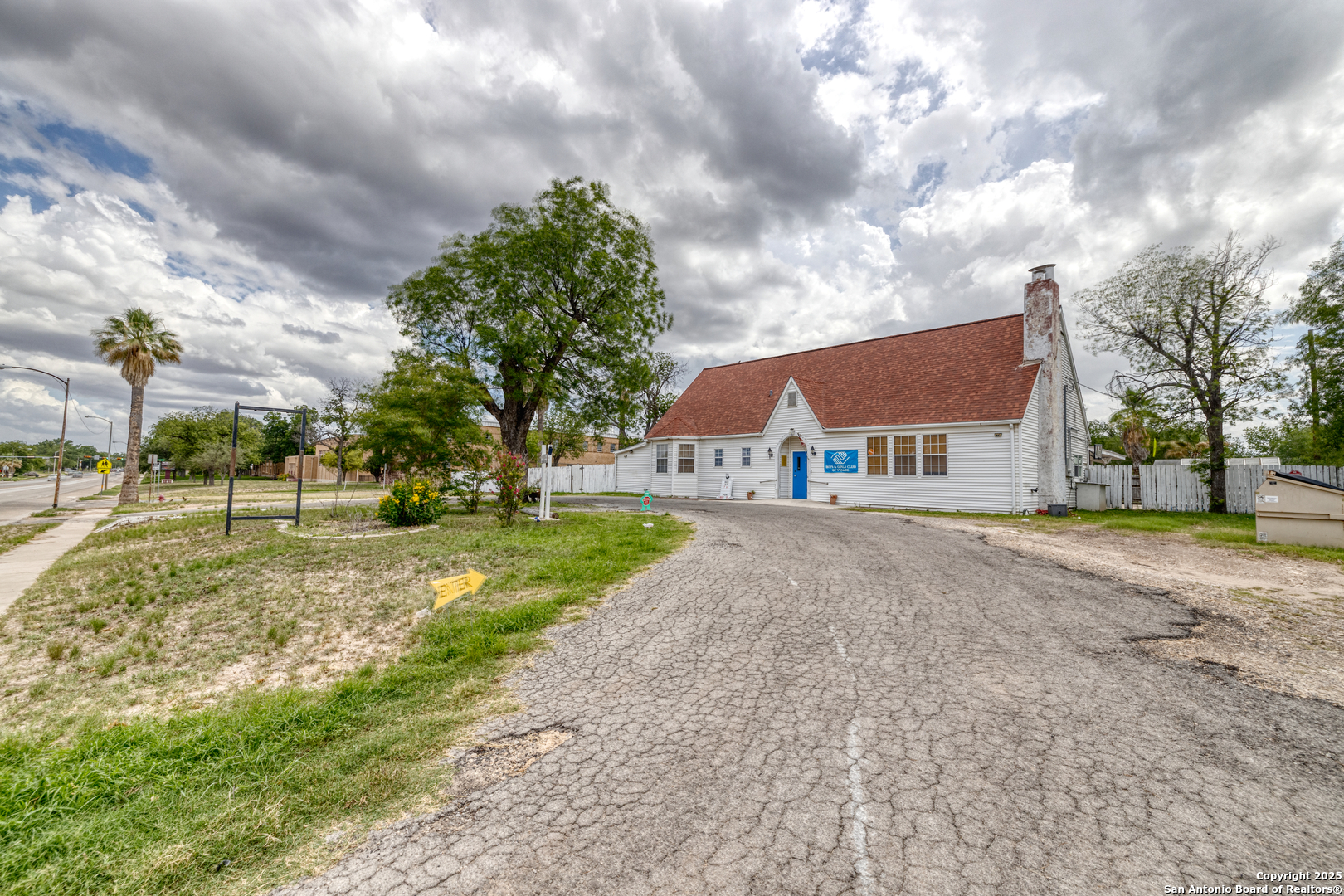 1007 N Getty Street Uvalde TX 78801