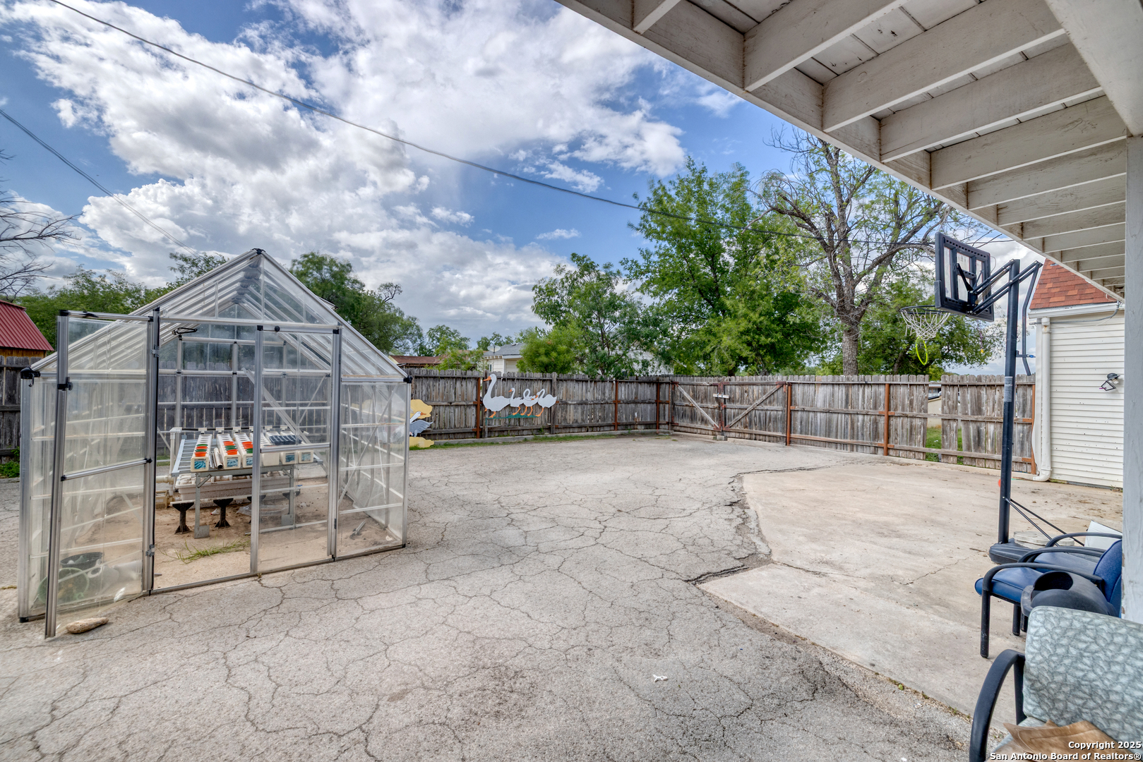 1007 N Getty Street Uvalde TX 78801