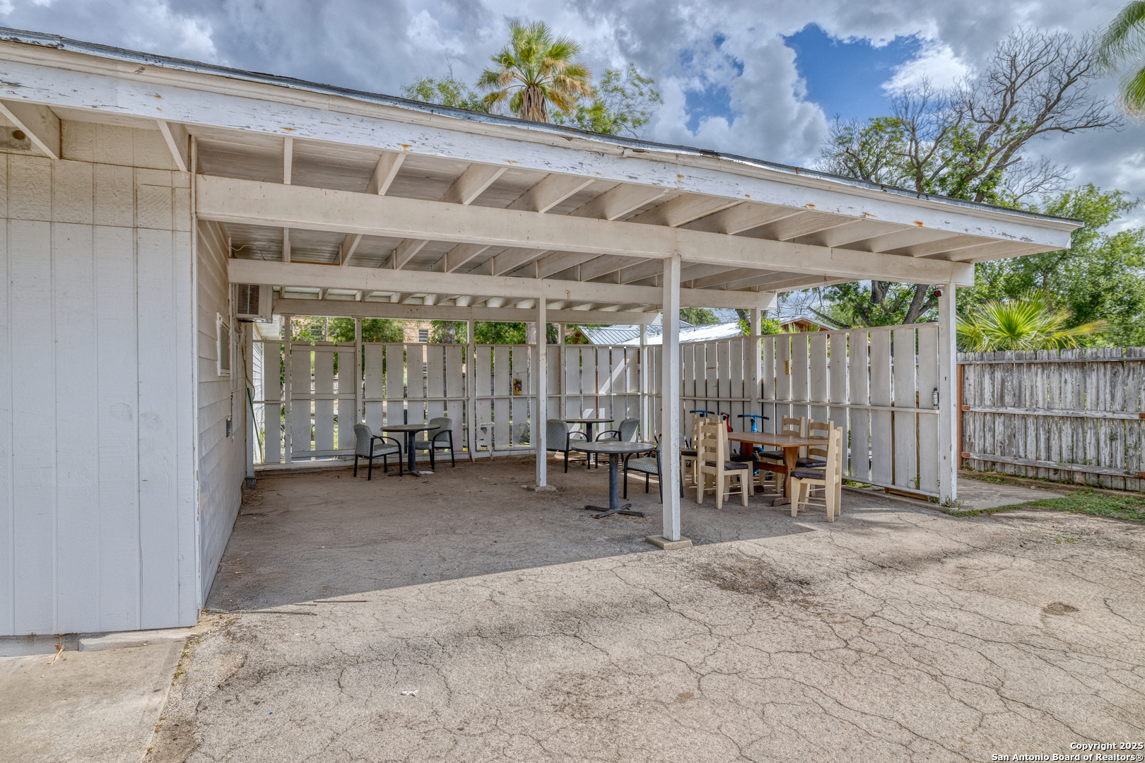 1007 N Getty Street Uvalde TX 78801