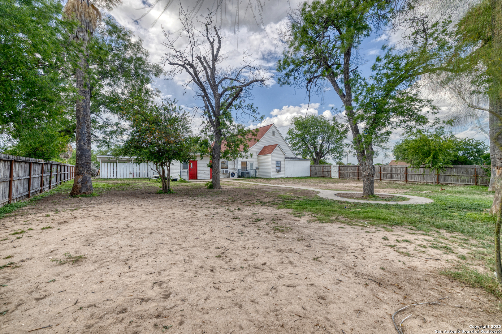 1007 N Getty Street Uvalde TX 78801