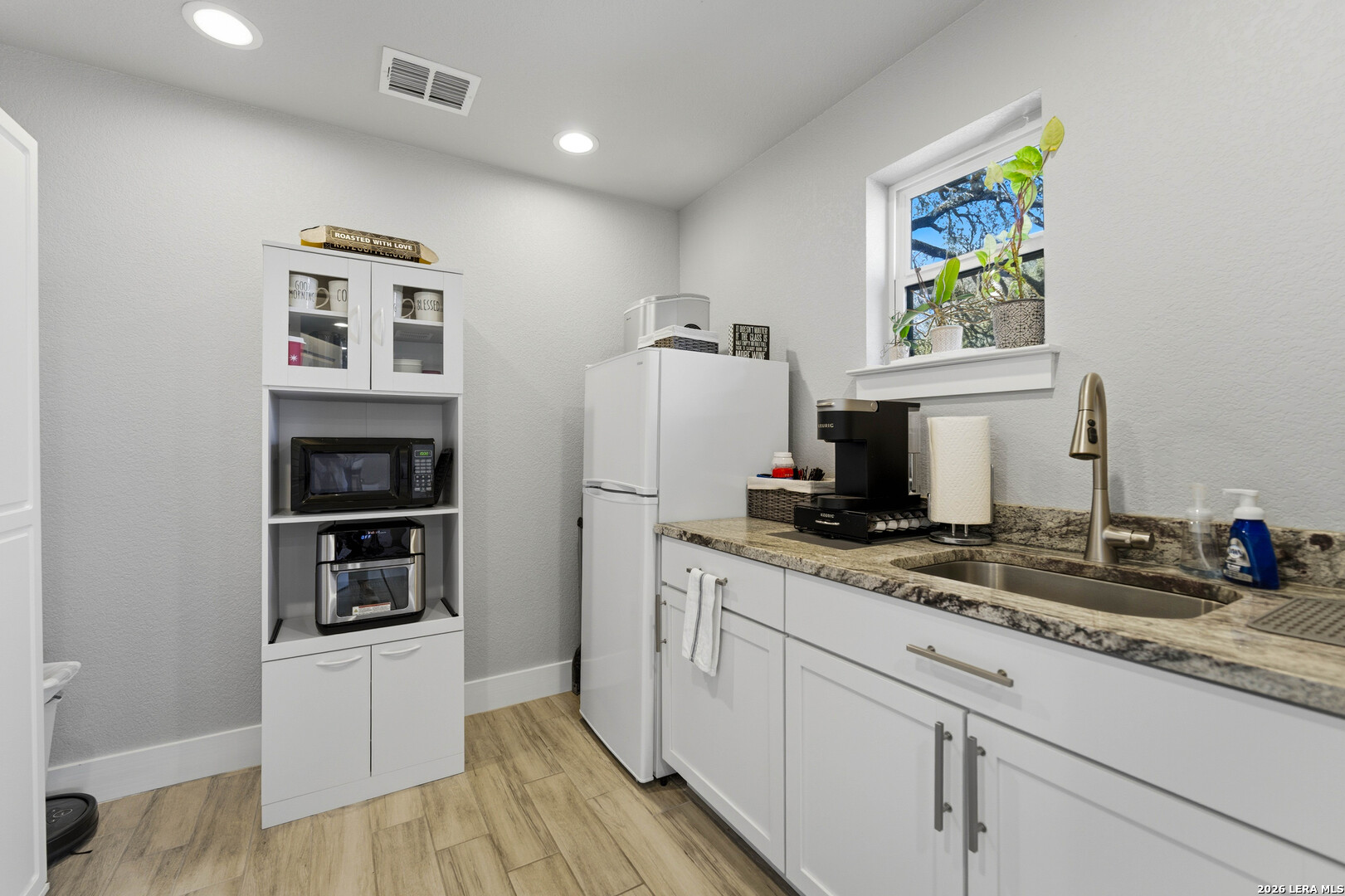 5683 Us Highway 181 N Floresville TX 78114