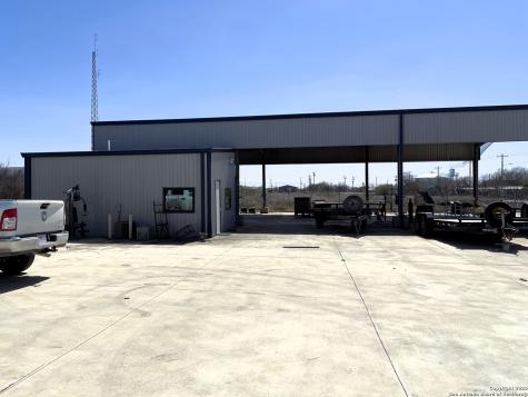 210 N Cherry Pearsall TX 78061