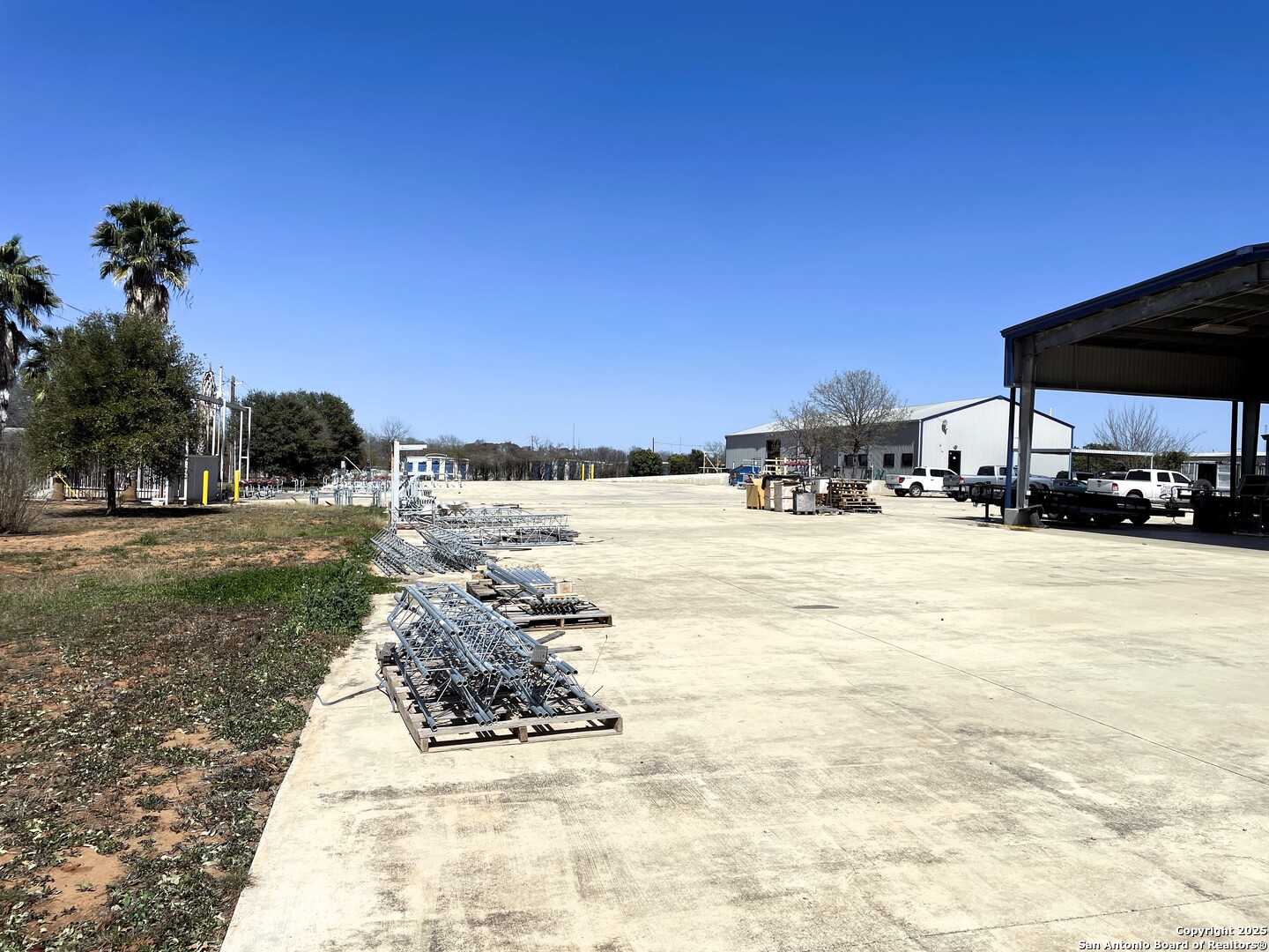 210 N Cherry Pearsall TX 78061