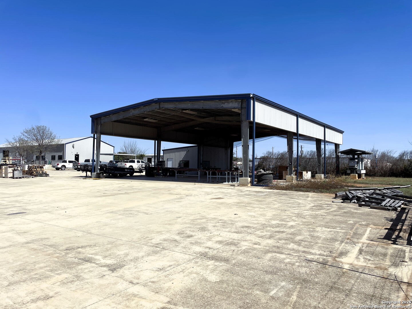 210 N Cherry Pearsall TX 78061