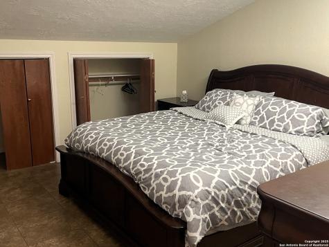 210 N Cherry Pearsall TX 78061