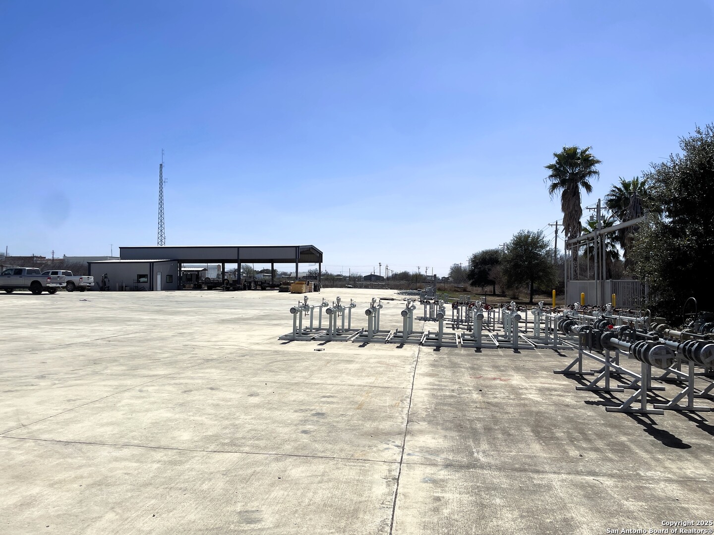 210 N Cherry Pearsall TX 78061