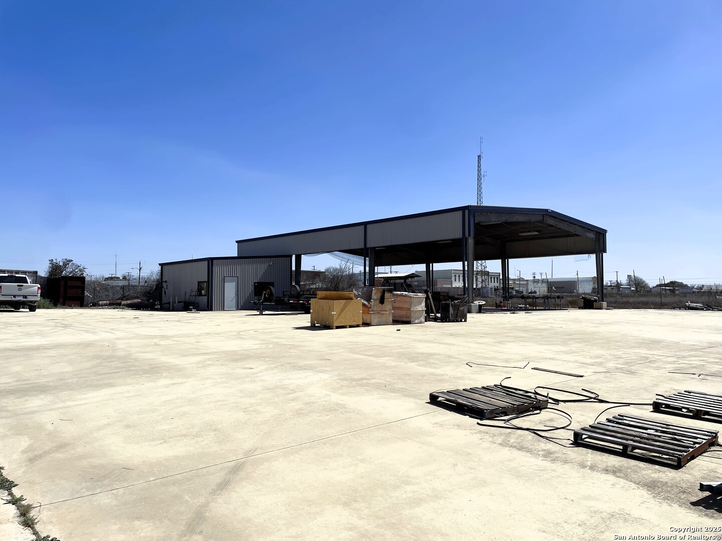 210 N Cherry Pearsall TX 78061