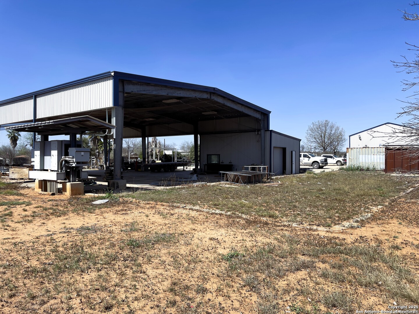 210 N Cherry Pearsall TX 78061