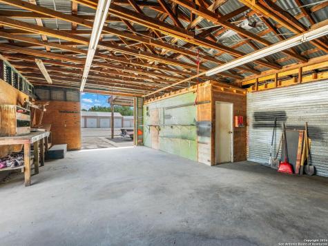 1421 2nd Street Pleasanton TX 78064
