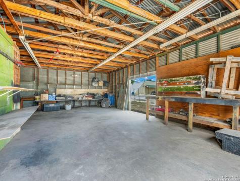 1421 2nd Street Pleasanton TX 78064