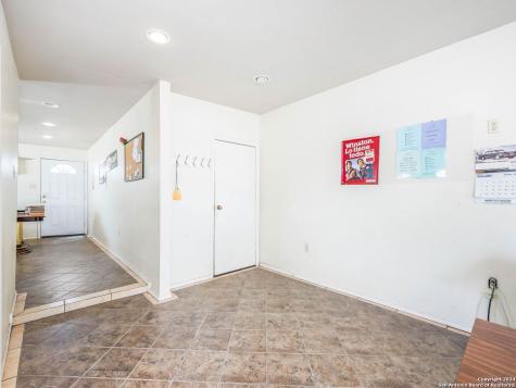 1421 2nd Street Pleasanton TX 78064