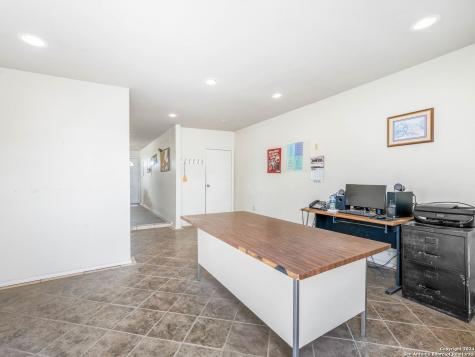 1421 2nd Street Pleasanton TX 78064