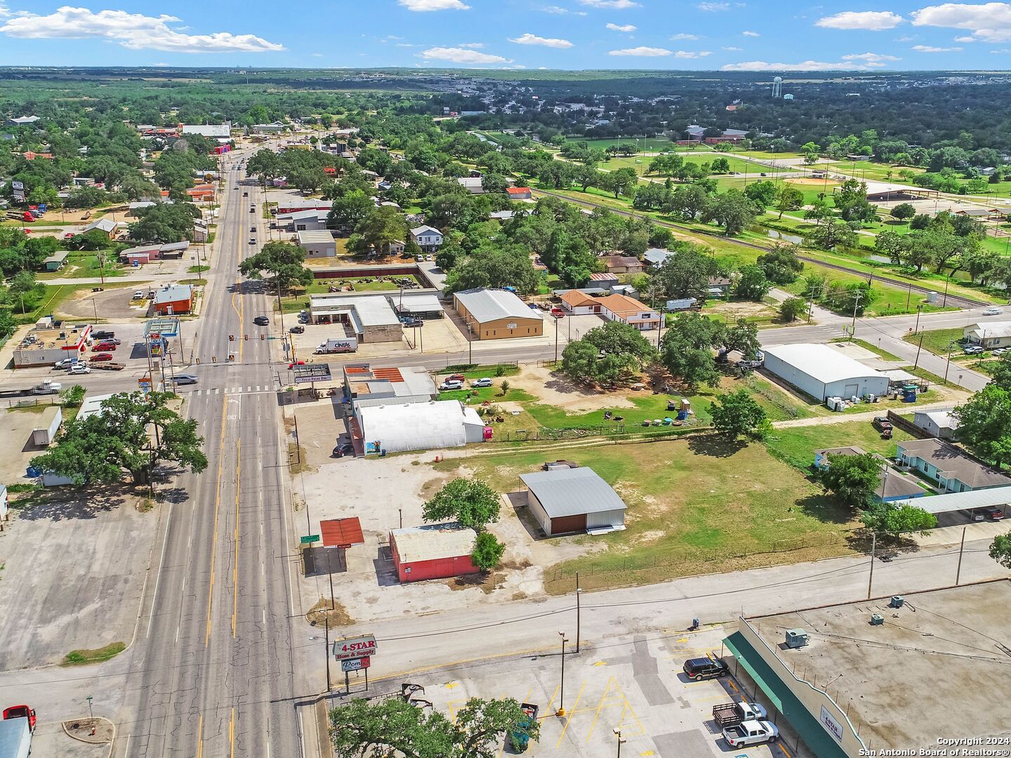 1421 2nd Street Pleasanton TX 78064