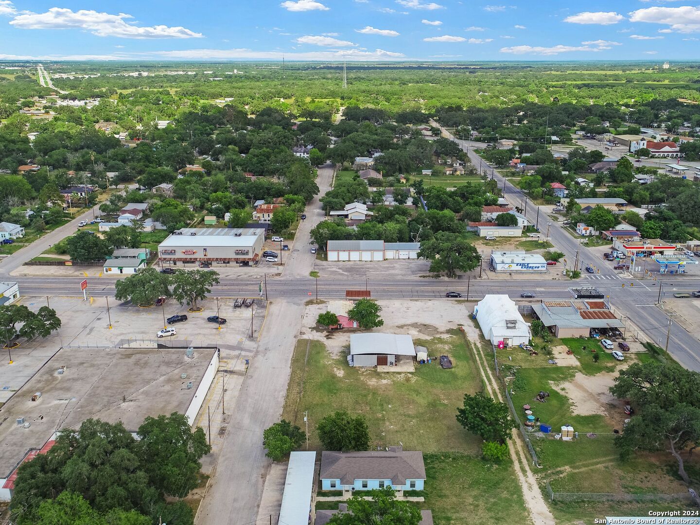 1421 2nd Street Pleasanton TX 78064