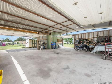 1421 2nd Street Pleasanton TX 78064
