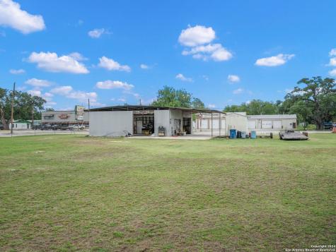 1421 2nd Street Pleasanton TX 78064
