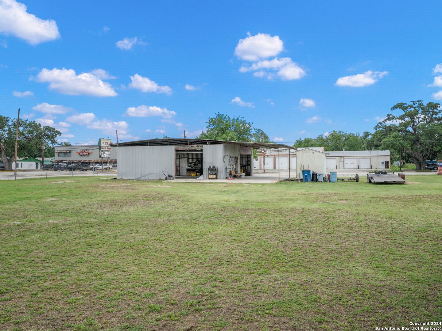 1421 2nd Street Pleasanton TX 78064