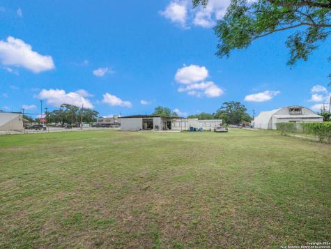 1421 2nd Street Pleasanton TX 78064