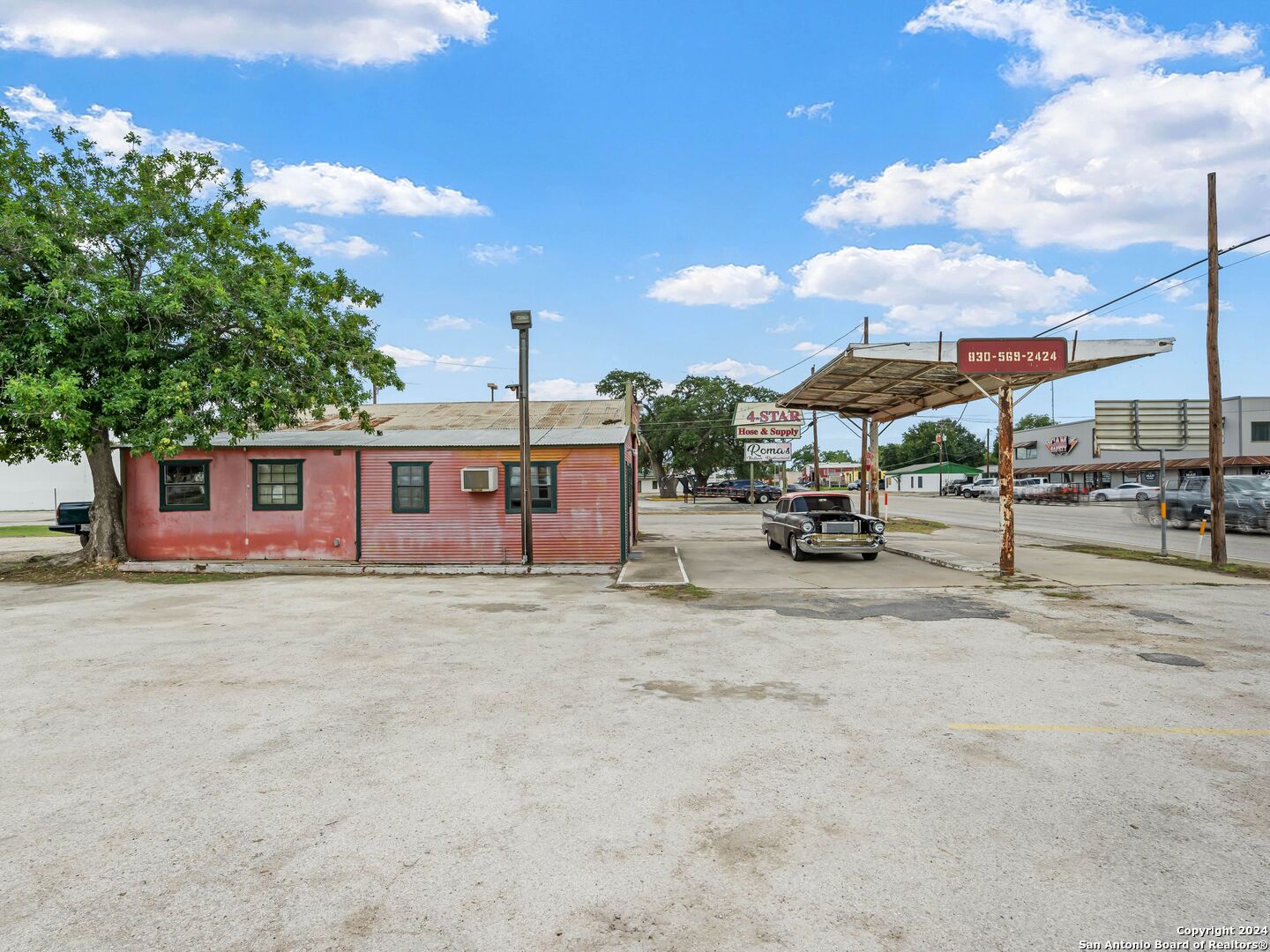 1421 2nd Street Pleasanton TX 78064