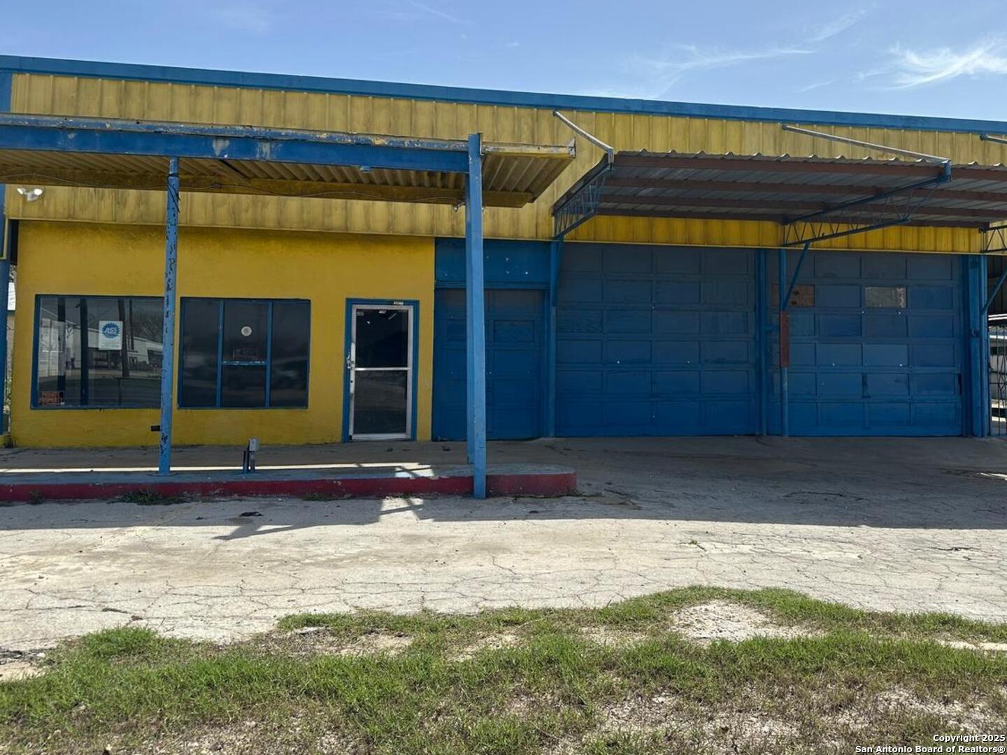 710 N Teel Devine TX 78016