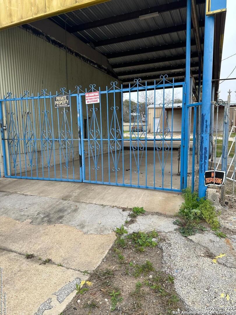 710 N Teel Devine TX 78016