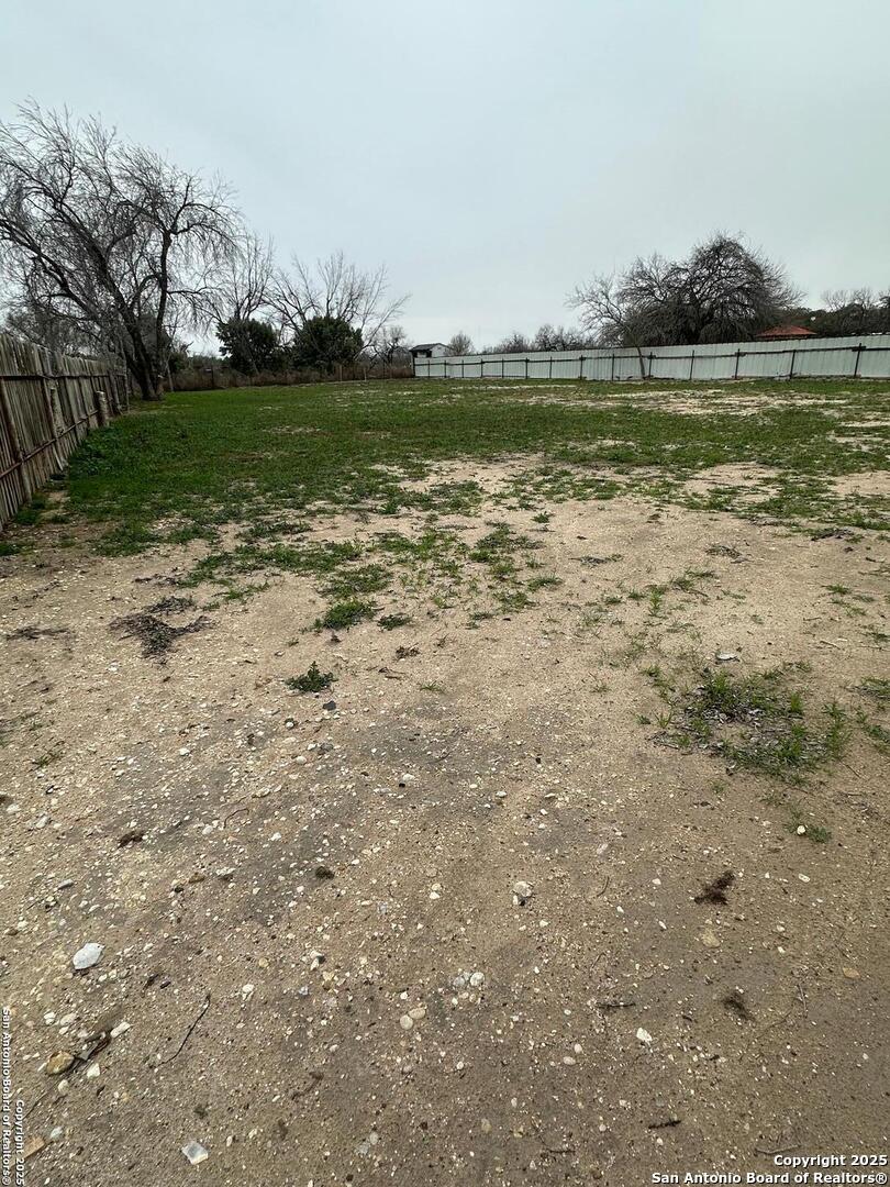 710 N Teel Devine TX 78016