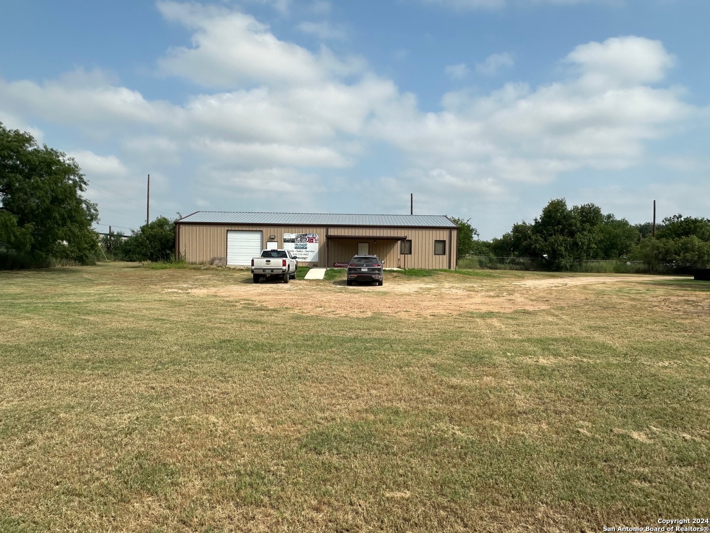 1104 W Medina Street Pearsall TX 78061
