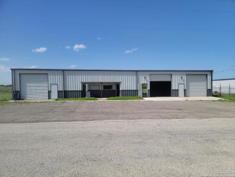109 S Parkway Drive La Vernia TX 78121