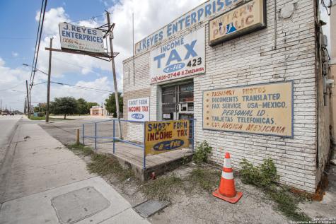 425-423 N Zarzamora San Antonio TX 78207