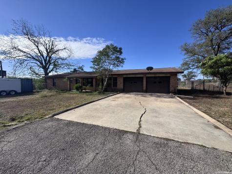11806 Loop 107 Adkins TX 78101