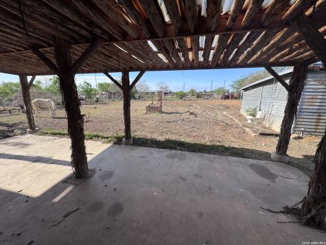 11806 Loop 107 Adkins TX 78101