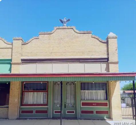 412 N Center Street Sabinal TX 78881