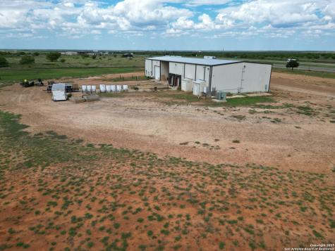 13688 S I-35 Dilley TX 78017